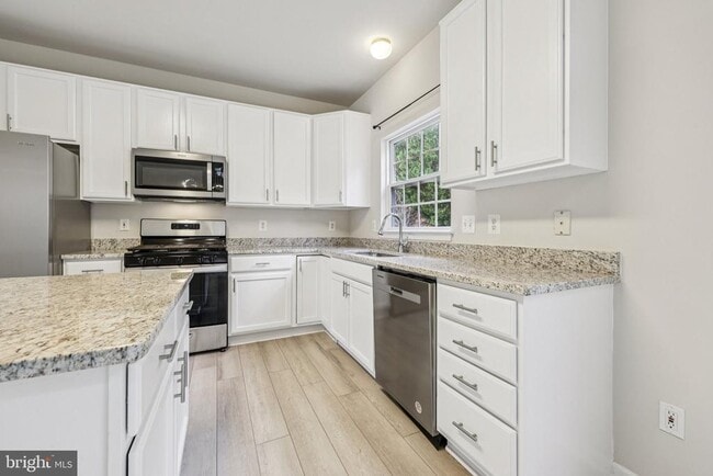 Building Photo - 2880 Myrtlewood Dr