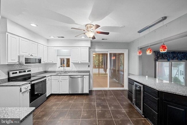 Building Photo - 14551 Lock Dr