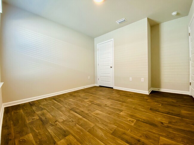 Building Photo - 23135 Shadowridge Dr
