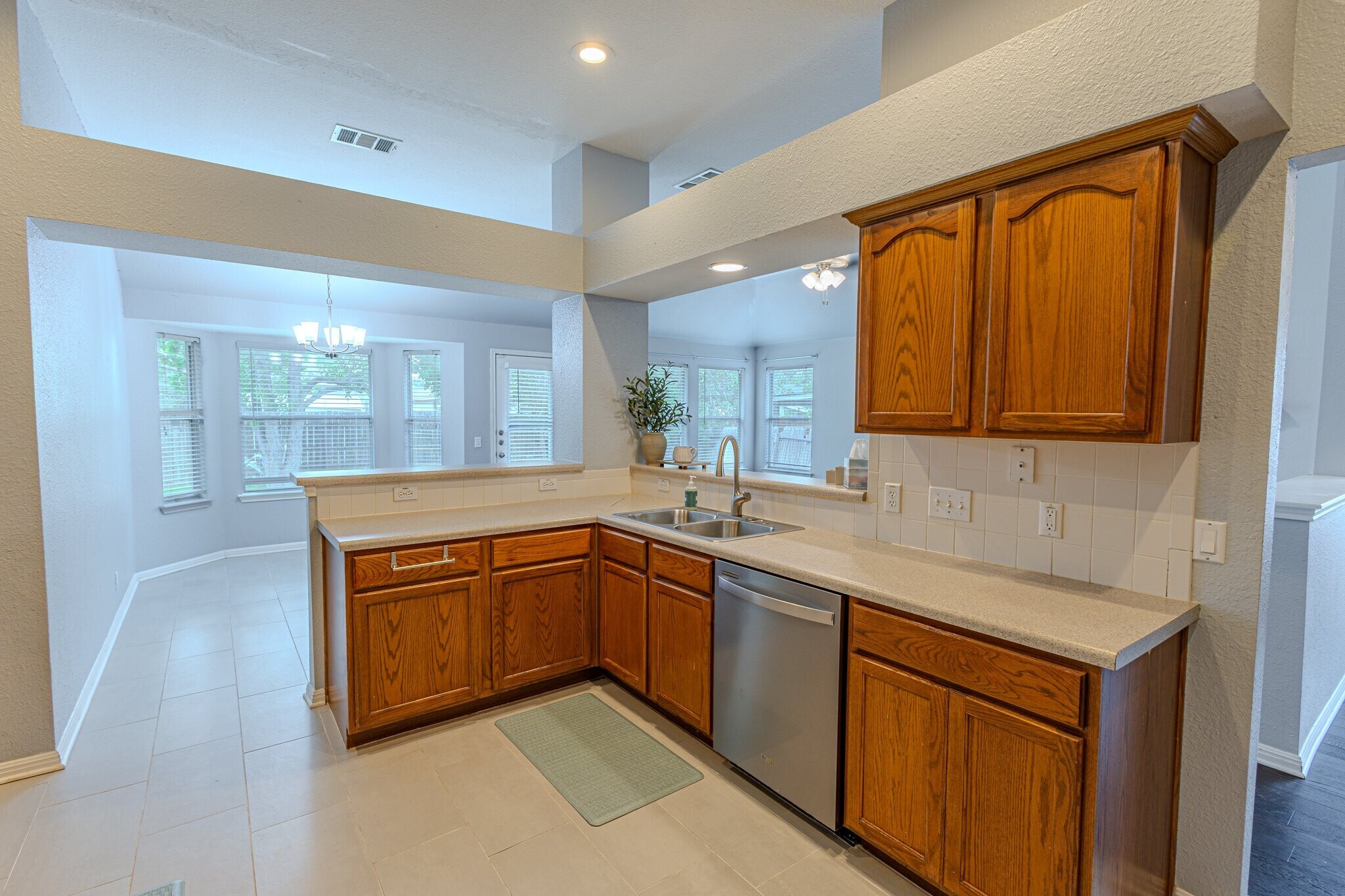 Building Photo - 208 Discovery