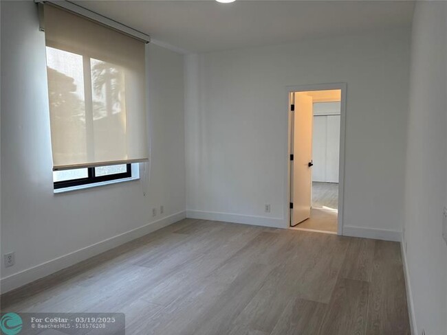Building Photo - 2550 Jardin Terrace