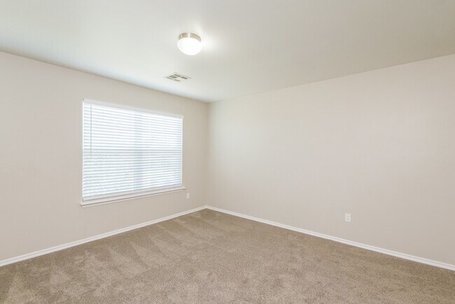 Building Photo - Check out this Wonderful Home!