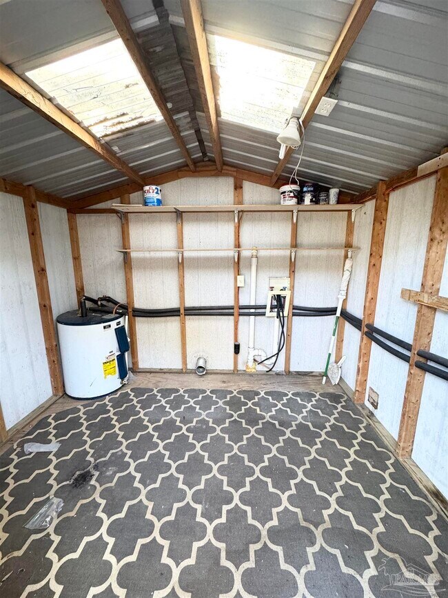 Building Photo - 1010 Hawthorn Dr