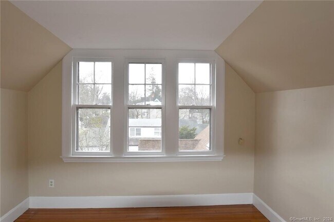 Building Photo - 809 Whitney Ave