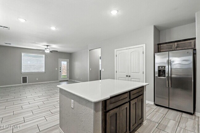 Building Photo - 3964 Desert Nomad Dr