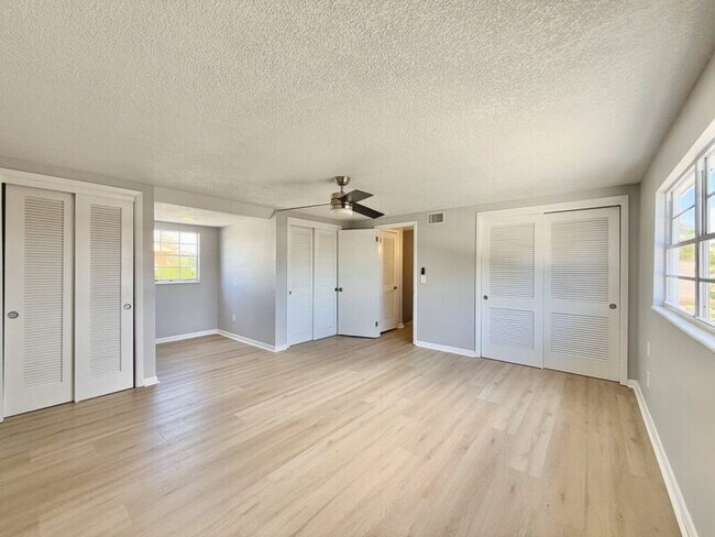 Building Photo - 8718 Thornwood Ln