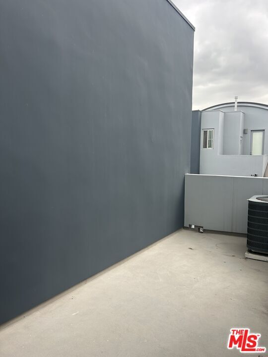 Building Photo - 5350 Playa Vista Dr