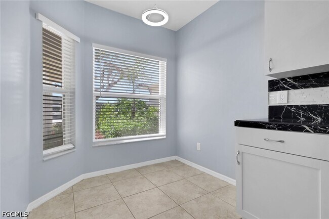 Building Photo - 5013 SW 16th Pl