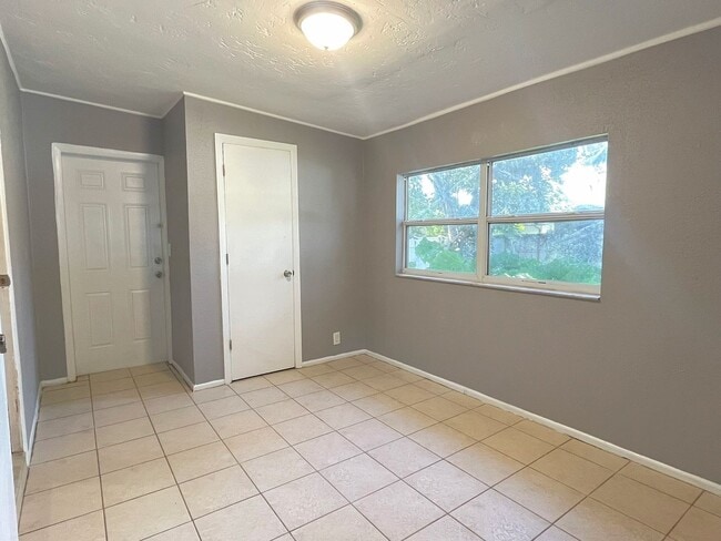 Building Photo - 2611 Pembrook Dr