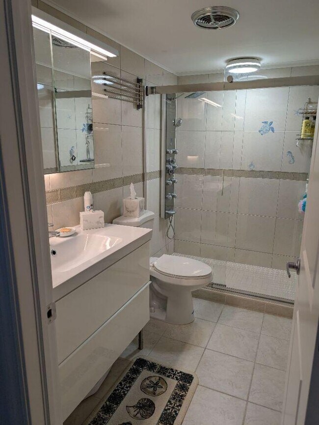 Building Photo - 2812 Garden Dr S