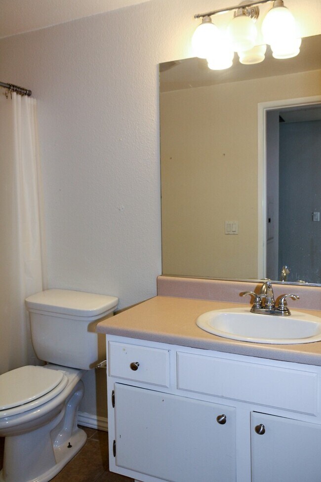 Building Photo - Condo in South Temecula