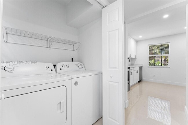 Building Photo - 3619 S Le Jeune Rd