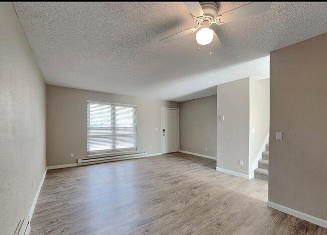 Building Photo - 10964 Elm Dr