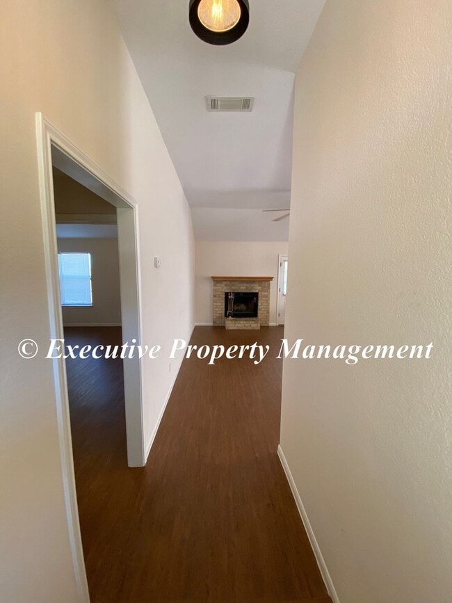 Building Photo - 917 Whirlaway Dr