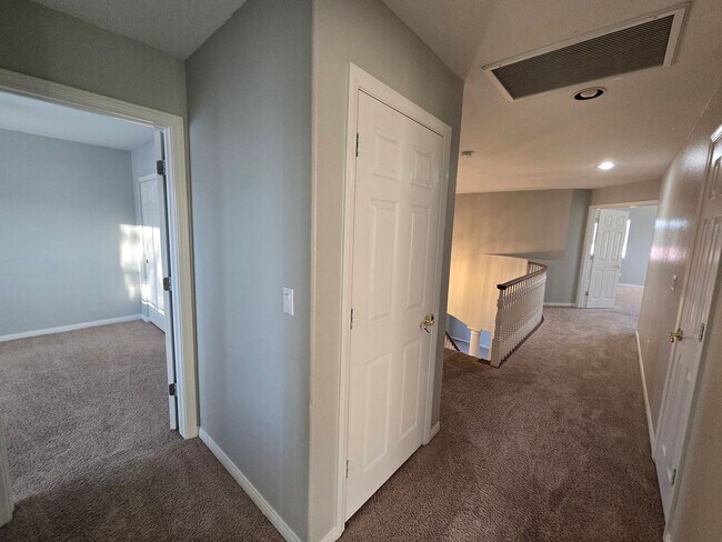 Building Photo - 6325 N Juliano Rd