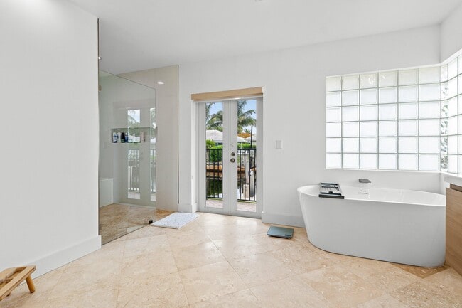 Building Photo - 1332 Tamarind Way