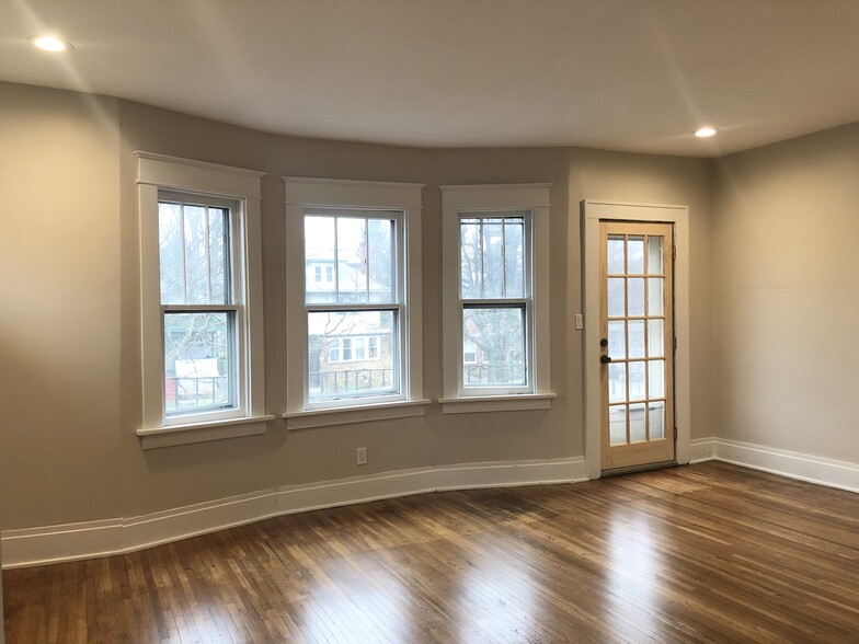 Building Photo - 188 Saranac Ave