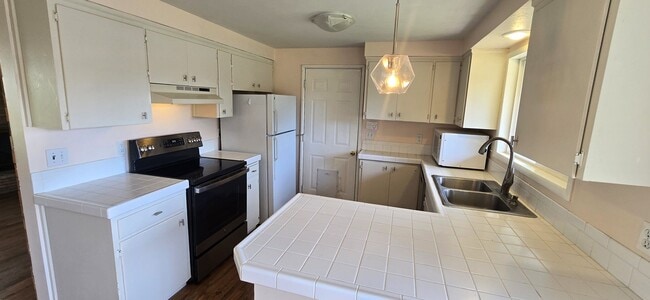 Building Photo - Spacious 3 Bedroom Home in North Corvallis