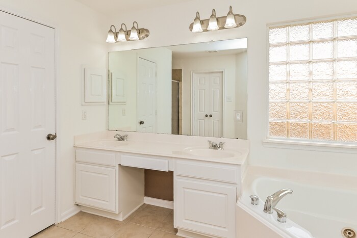 Building Photo - 15207 Bentridge Dr