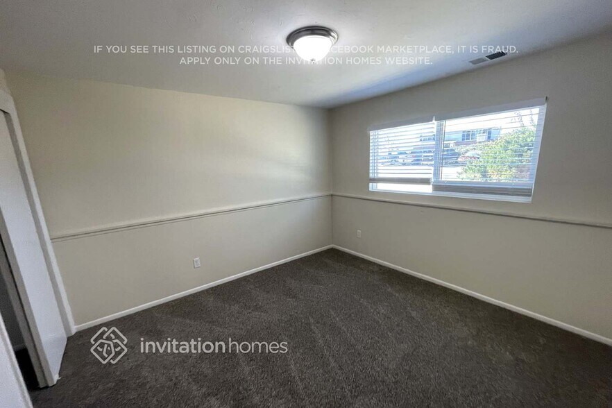 Building Photo - 432 S Victor Way