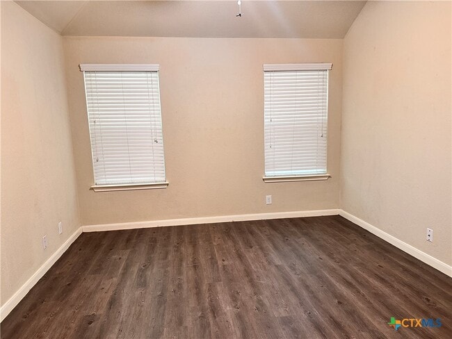 Building Photo - 2020 Meadow View Dr