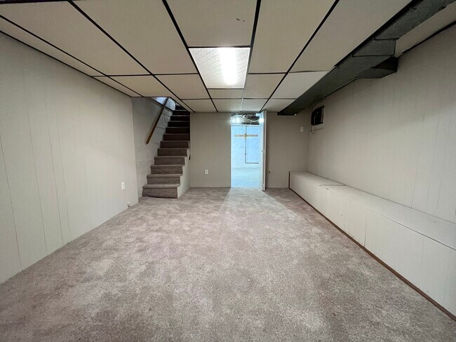 Building Photo - 410 Walcott Rd