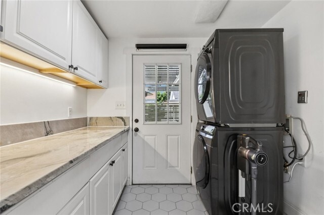 Building Photo - 230 S B St