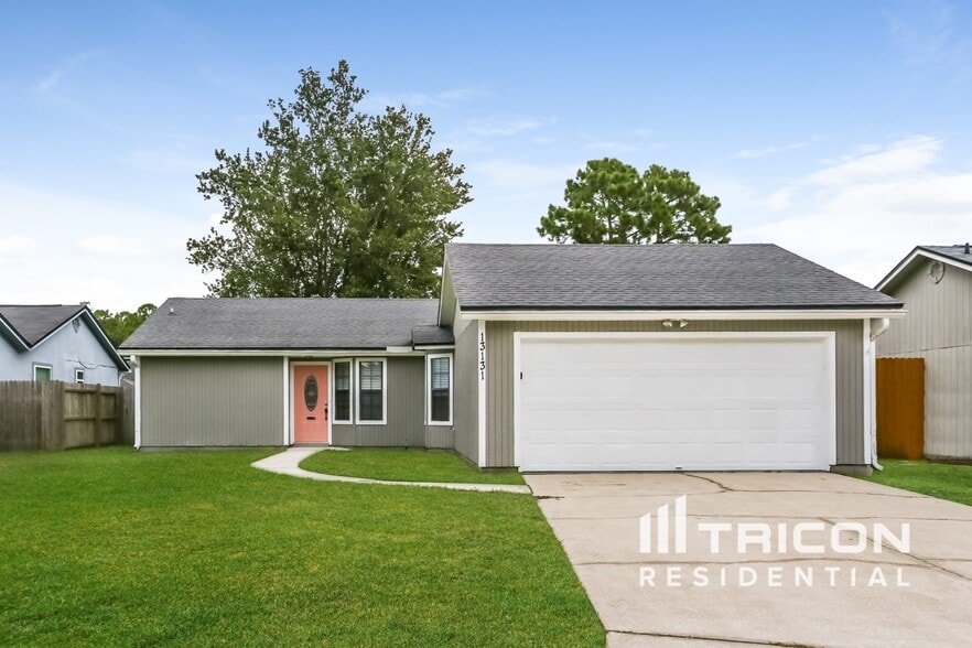 Primary Photo - 13131 Leatherleaf Dr S