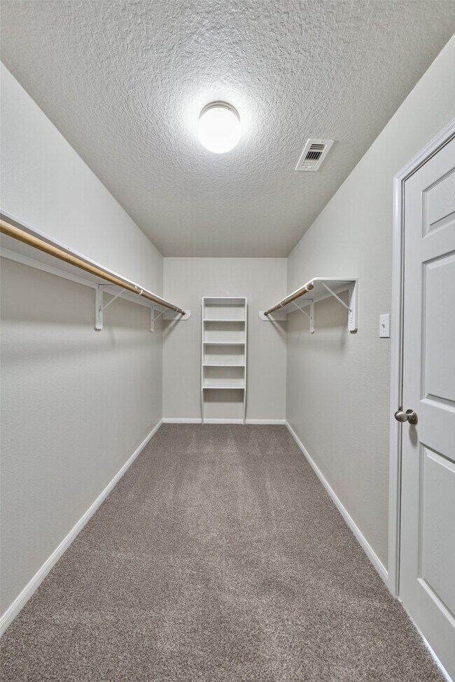 Building Photo - 9935 Knob Hollow Way