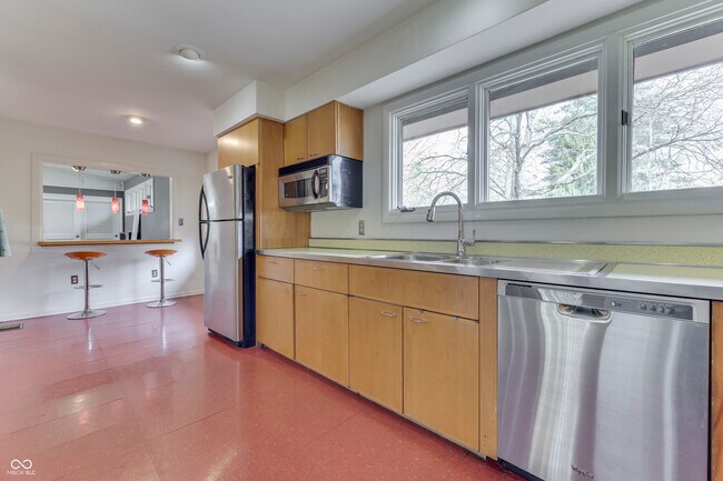 Building Photo - 111 McClellan Rd