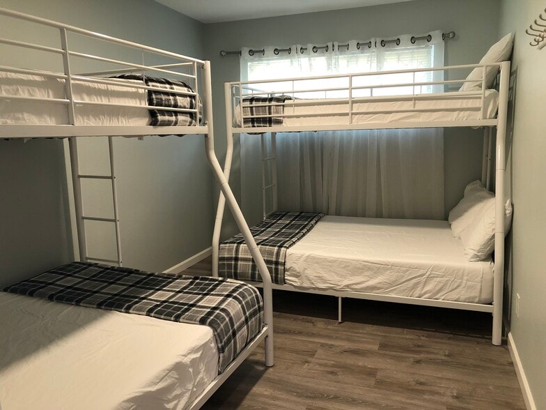 Building Photo - 1391 Riverfront Dr