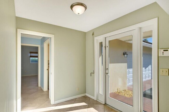 Building Photo - 1753 W Terrace Dr