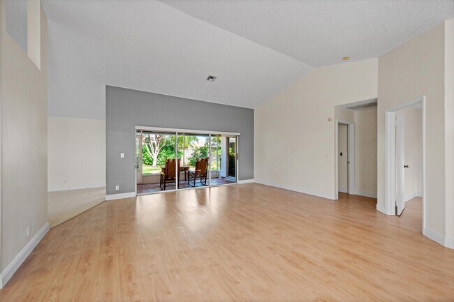 Building Photo - 1401 Hideaway Bend