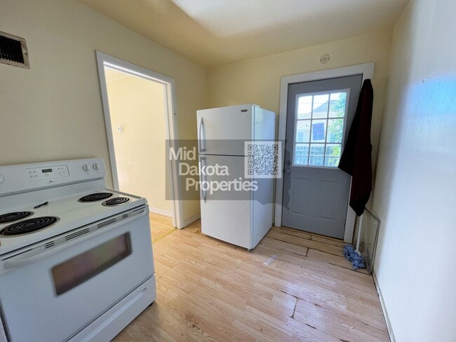 Building Photo - 403 S 1st- 3 bedroom house in Parkston