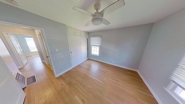 Building Photo - 270 La Verne Ave