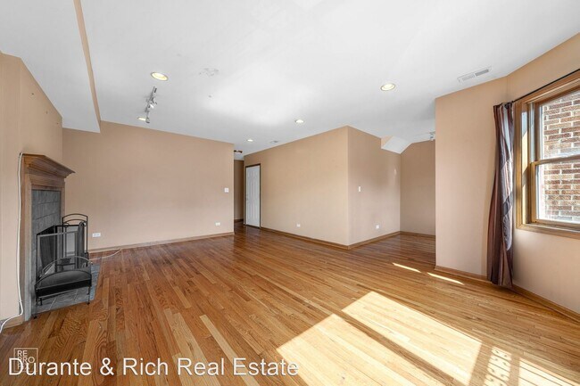 Building Photo - 3 br, 2 bath House - 3246 W Warren Blvd Un...