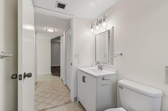 Building Photo - 26 Abbey Ln