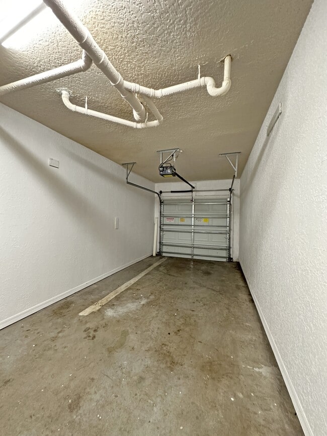 Building Photo - 152 SW Peacock Blvd