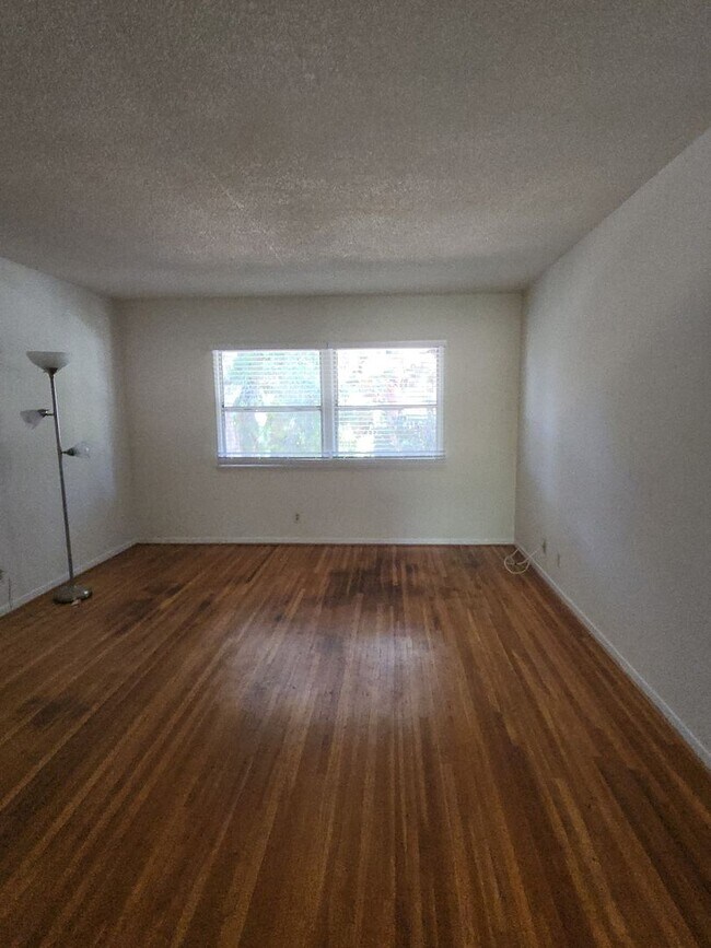 Building Photo - 5832 Bowcroft St