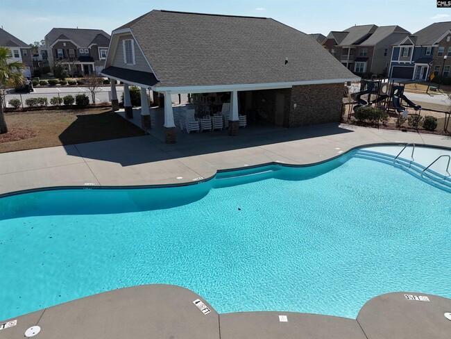 Building Photo - 819 Queenshire Ln