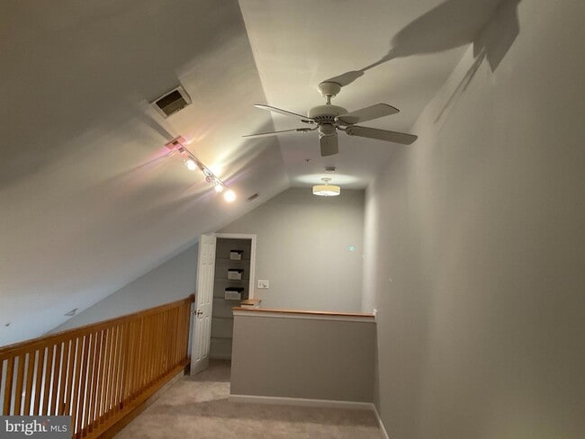 Building Photo - 9808 Lake Point Ct
