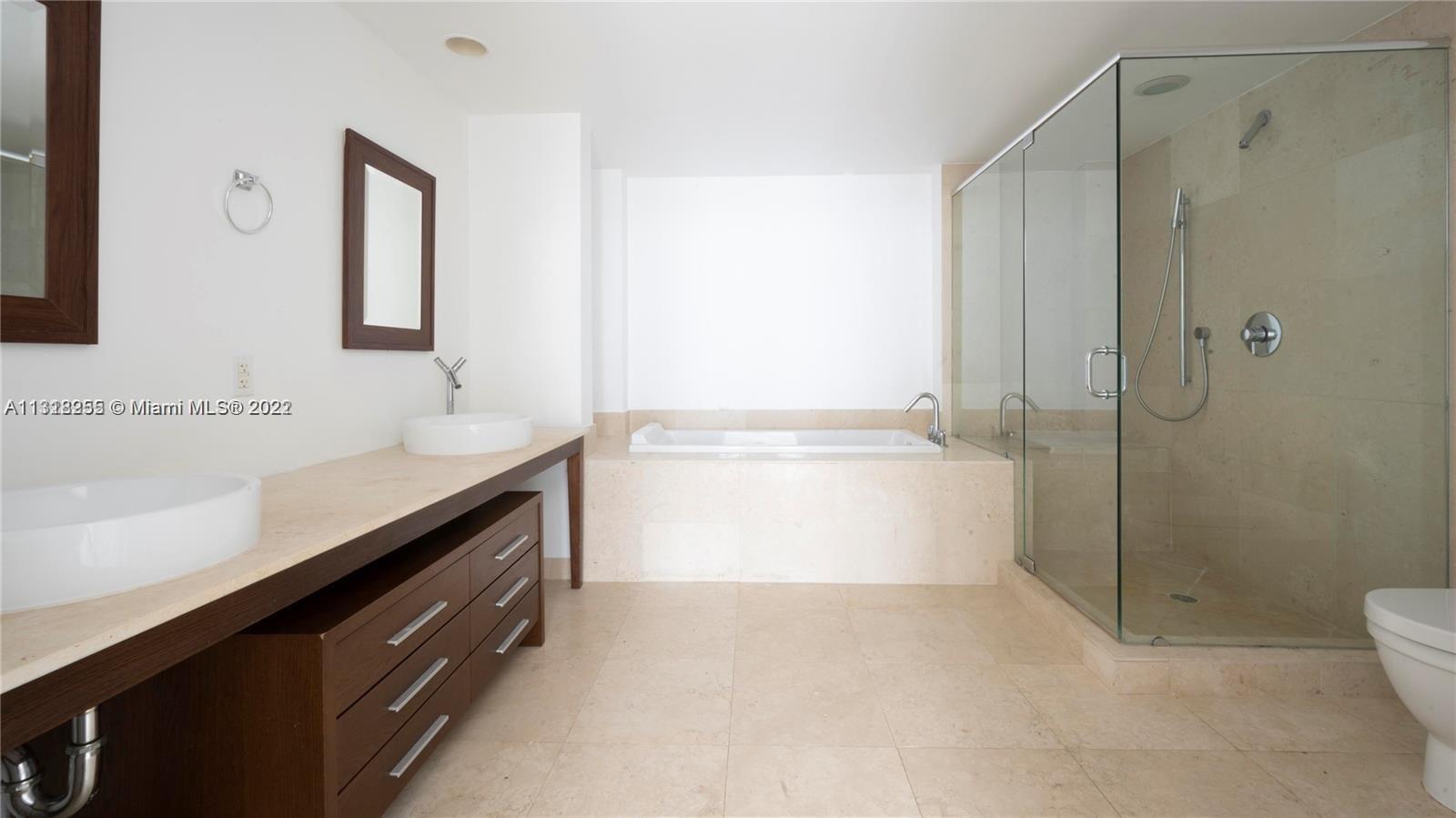 Building Photo - 475 Brickell Ave