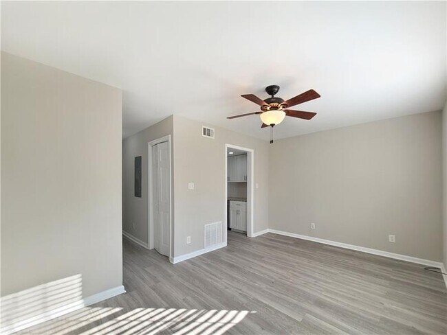 Building Photo - 2406 Campbellton Rd SW