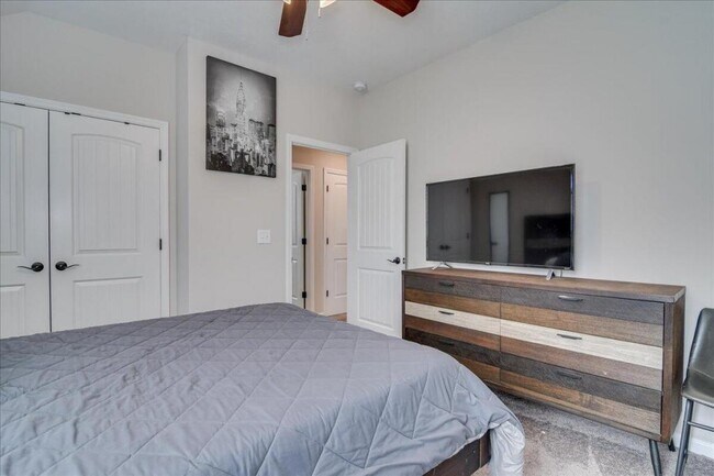 Building Photo - 934 Mulford Lp