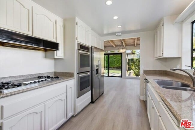 Building Photo - 7345 W 90th St