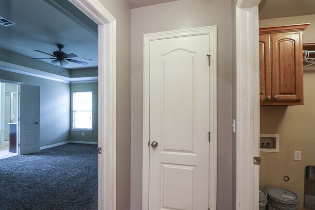 Building Photo - New vinyl plank in bedrooms, hall, new paint, new heat & air conditioning system 2025, large livi...