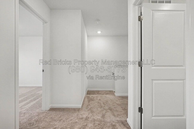Building Photo - 826 Earhart St NW