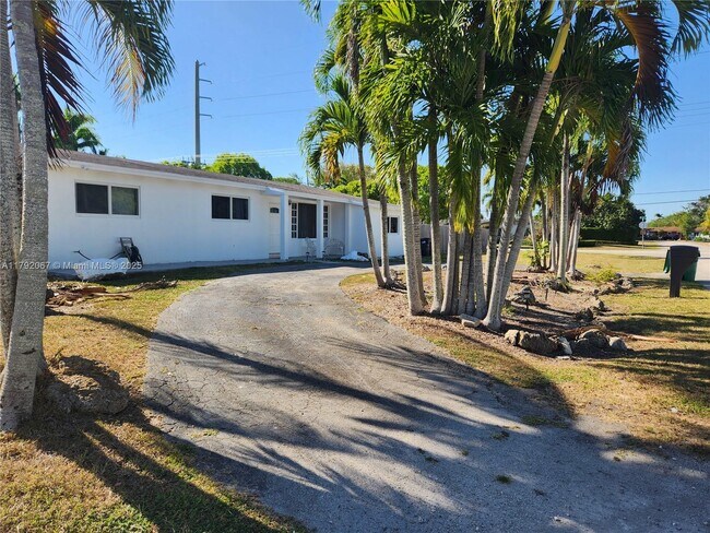 Building Photo - 14400 SW 98th Ave