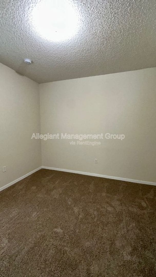 Building Photo - 939 Halifax Dr