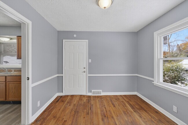 Building Photo - Updated 3-bed Home By Wes Montgomery Park